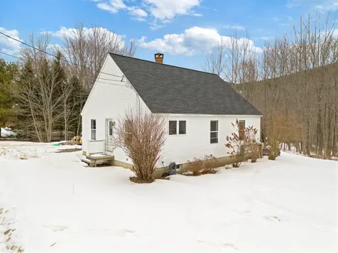 16 Madison Way Camden ME 04843