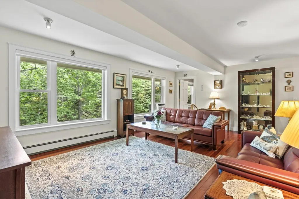 5 Hillside Place Boothbay ME 04537