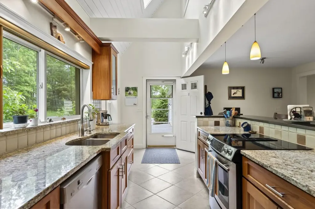 5 Hillside Place Boothbay ME 04537