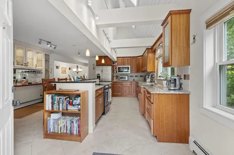 5 Hillside Place Boothbay ME 04537