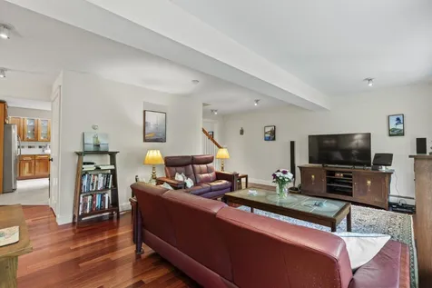 5 Hillside Place Boothbay ME 04537