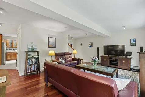 5 Hillside Place Boothbay ME 04537