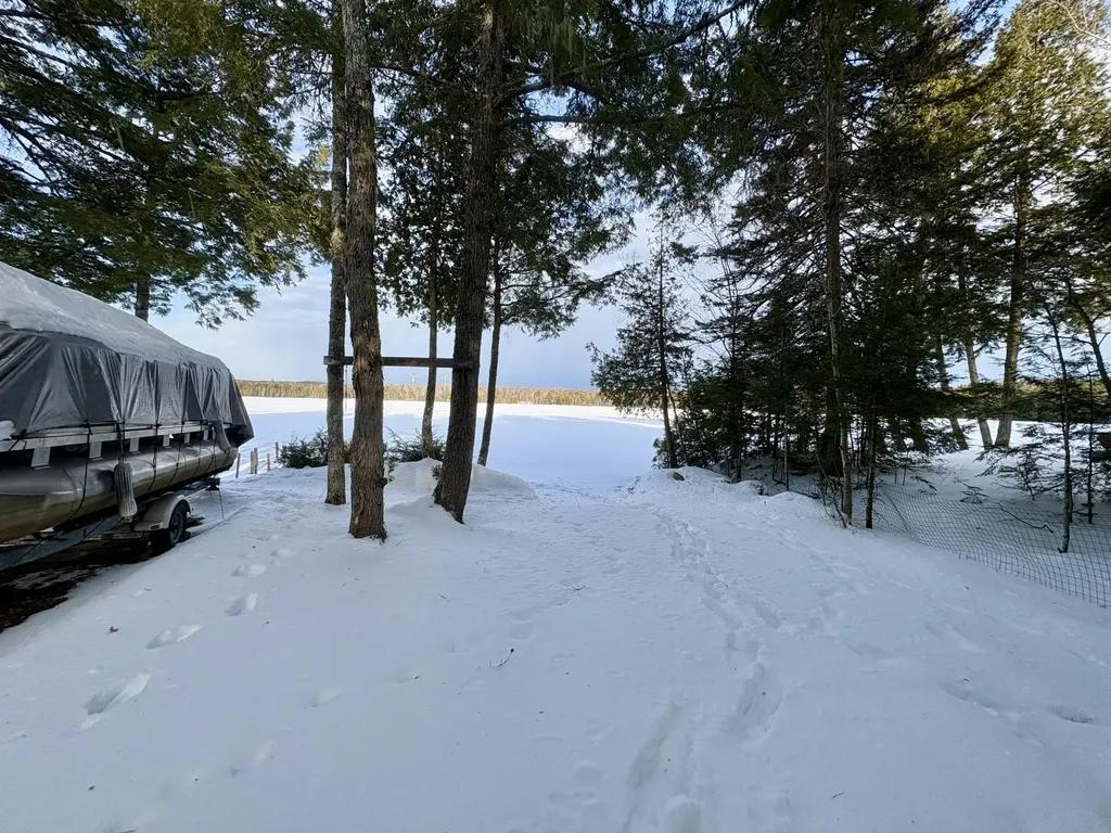 325 Egg Pond Road Lincoln ME 04457