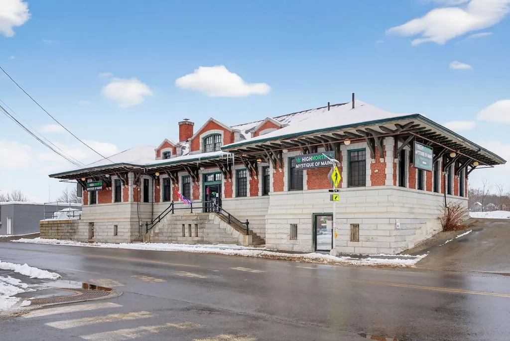 31 Main Avenue Gardiner ME 04345