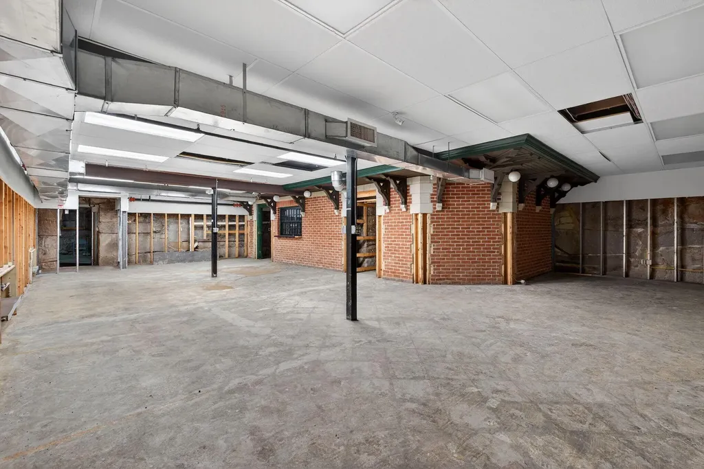 31 Main Avenue Gardiner ME 04345