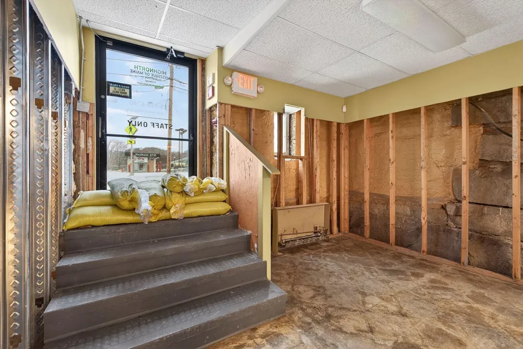 31 Main Avenue Gardiner ME 04345