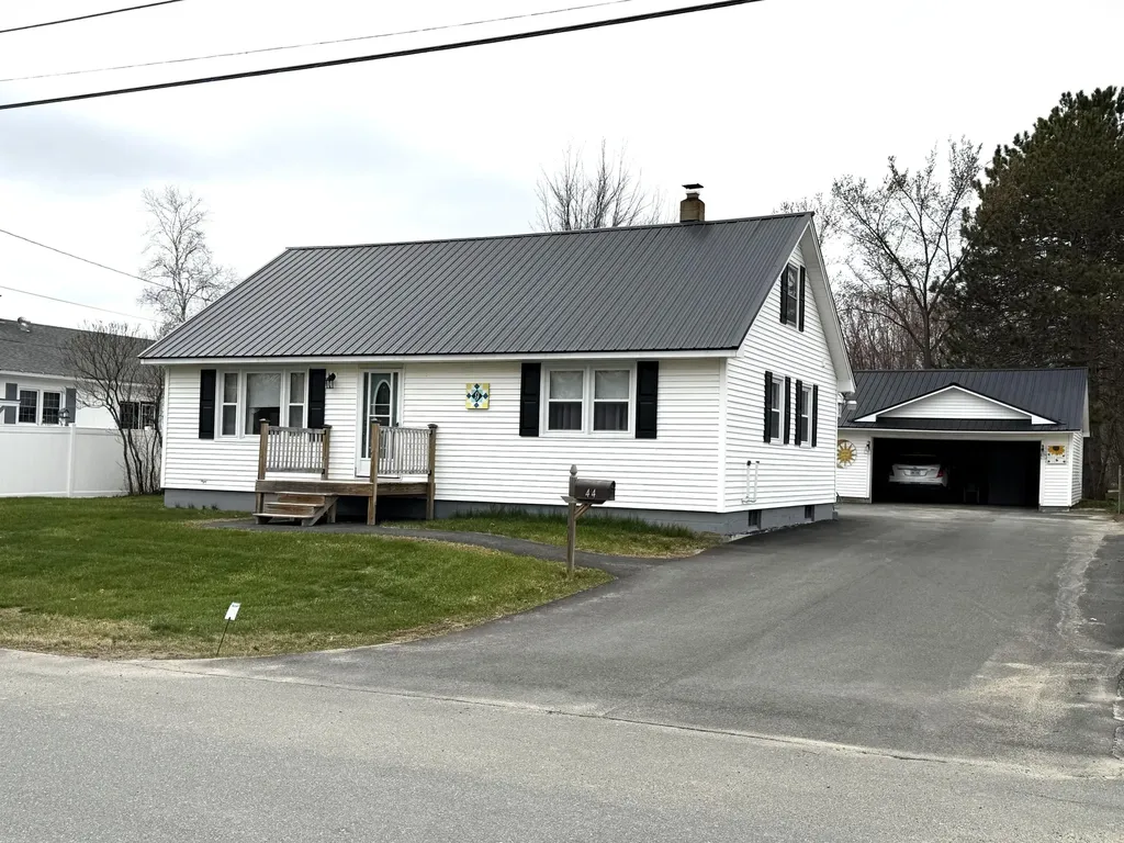 44 New York Street Millinocket ME 04462