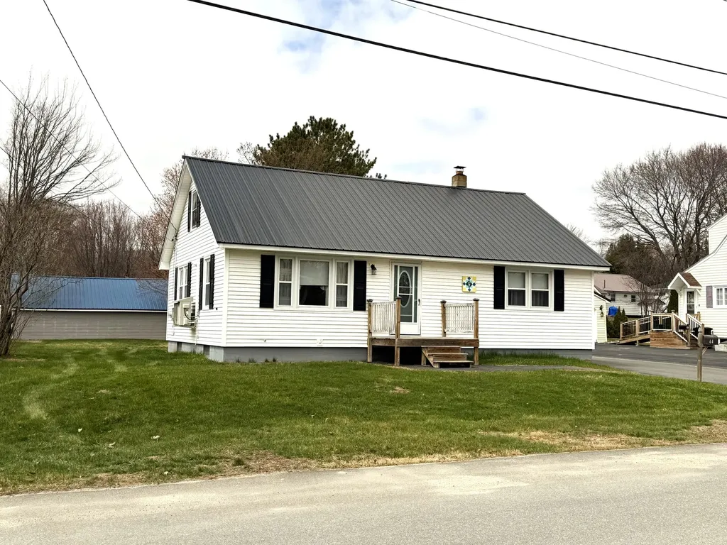44 New York Street Millinocket ME 04462