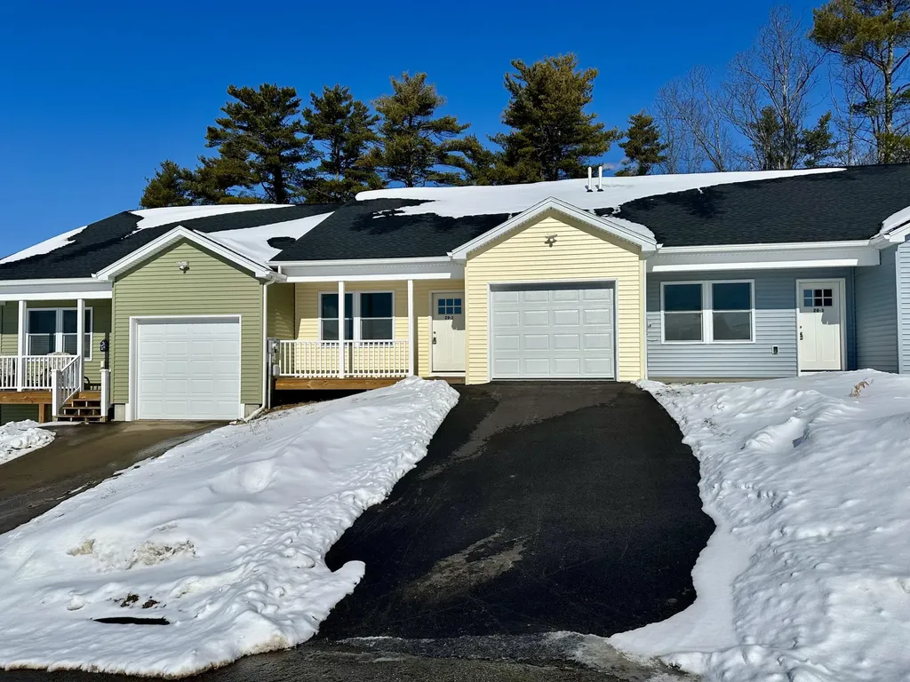 29 Village Circle Augusta ME 04330