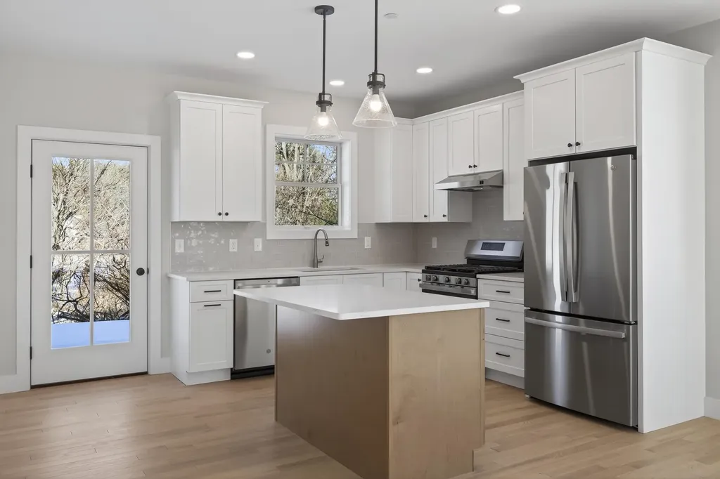 144 Owl's Nest Road Portland ME 04102