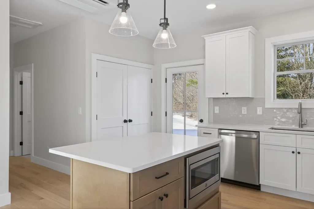 144 Owl's Nest Road Portland ME 04102