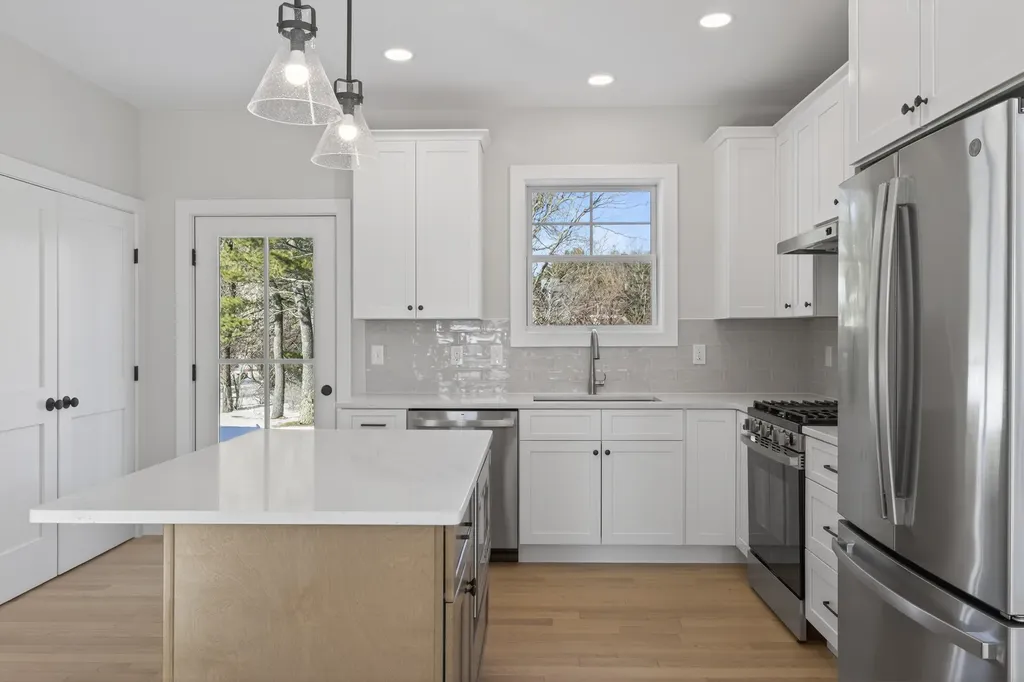 144 Owl's Nest Road Portland ME 04102