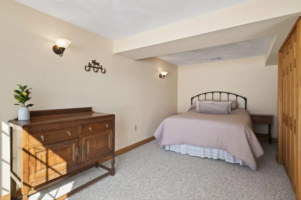9 Restful Way Waterboro ME 04087