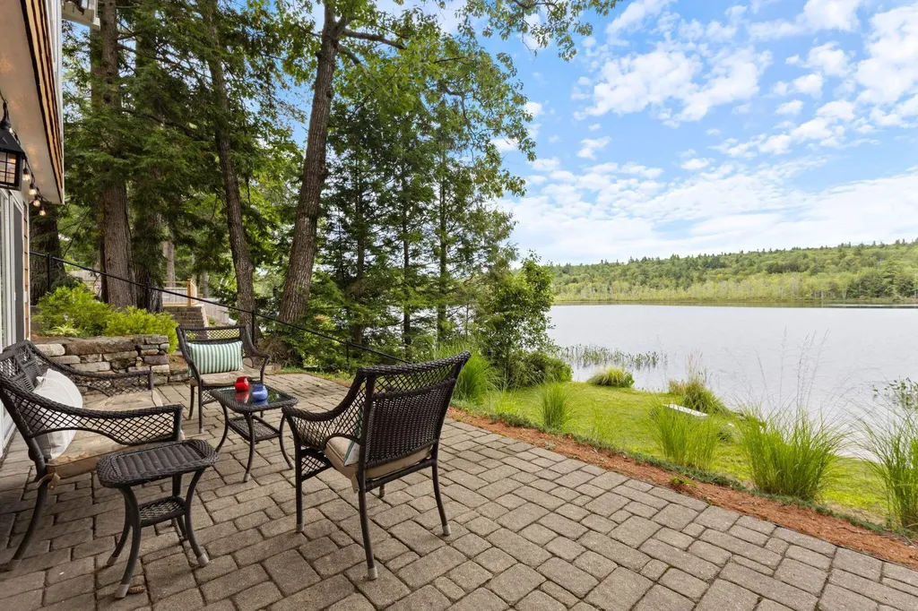 9 Restful Way Waterboro ME 04087
