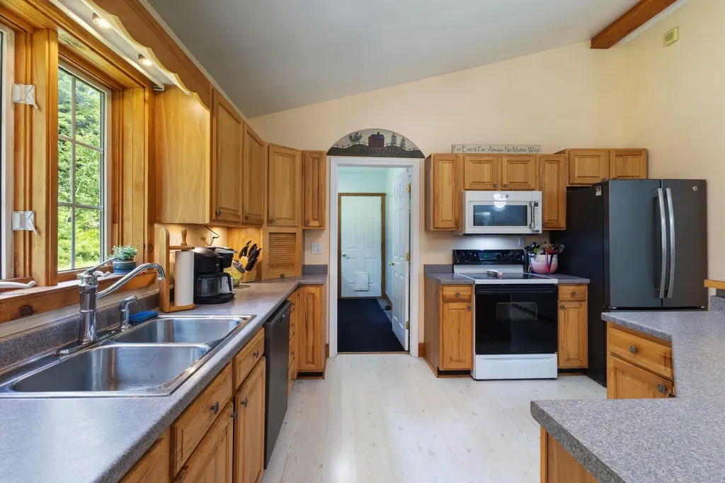 40 Rockwood Lane Hollis ME 04042