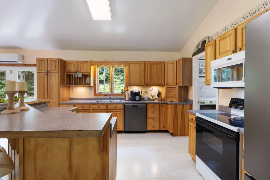 40 Rockwood Lane Hollis ME 04042