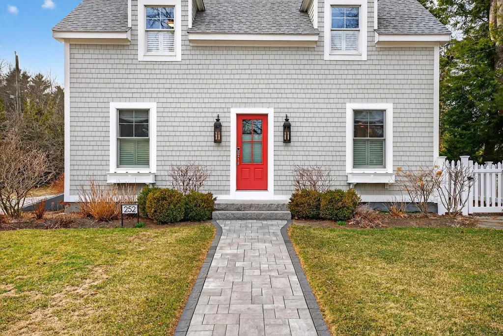 252 Foreside Road Falmouth ME 04105