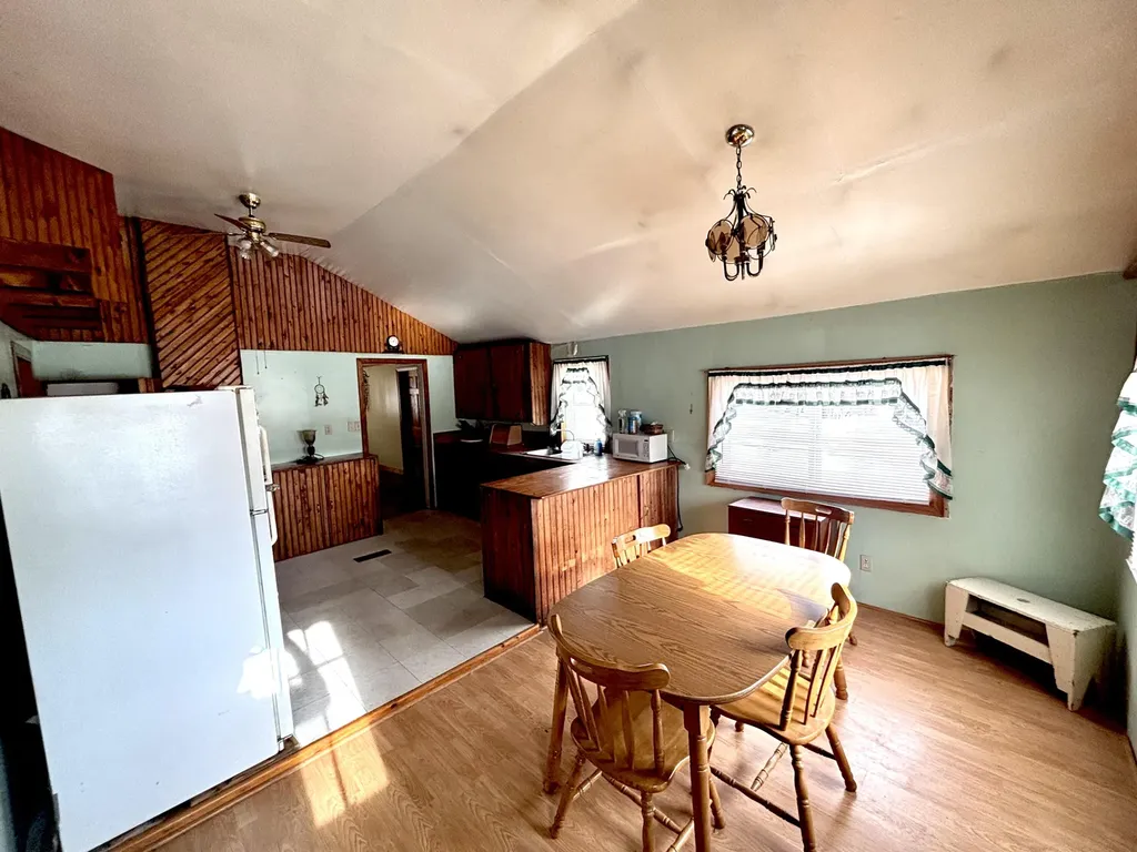 6 Horseshoe Road Medway ME 04460
