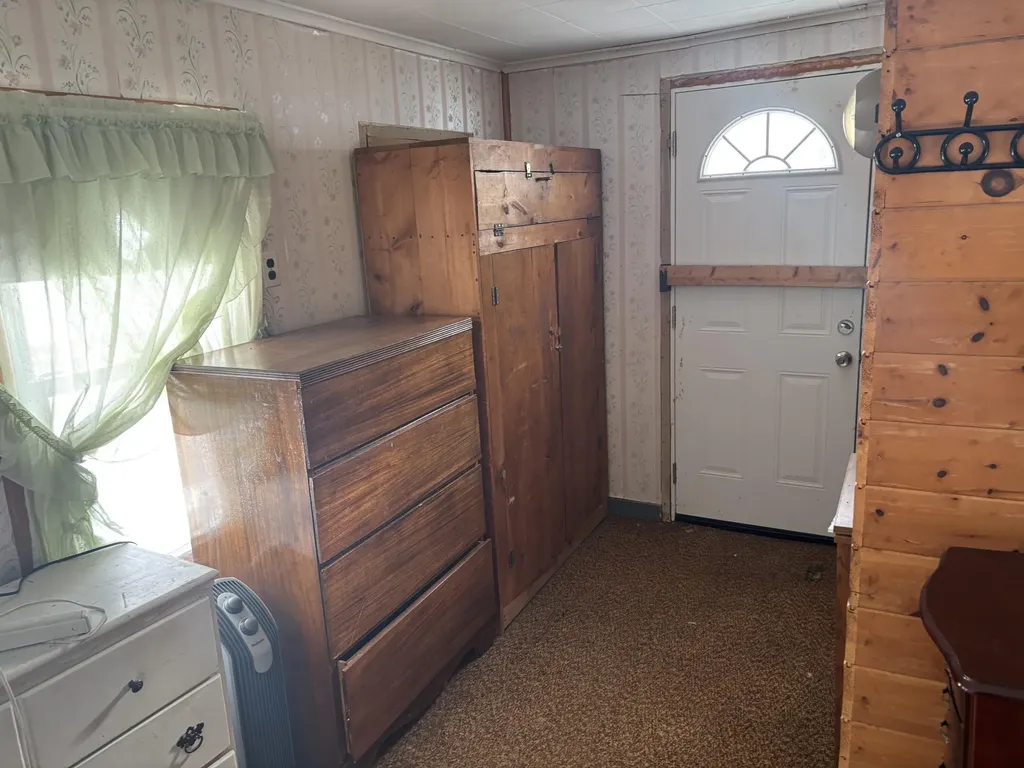 6 Horseshoe Road Medway ME 04460