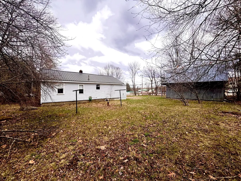 6 Horseshoe Road Medway ME 04460