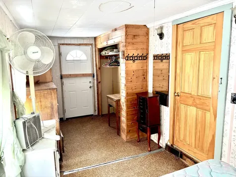 6 Horseshoe Road Medway ME 04460