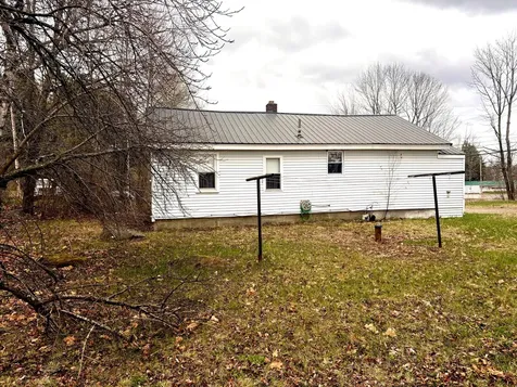 6 Horseshoe Road Medway ME 04460