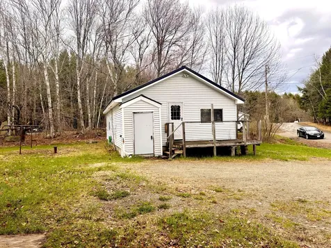6 Horseshoe Road Medway ME 04460