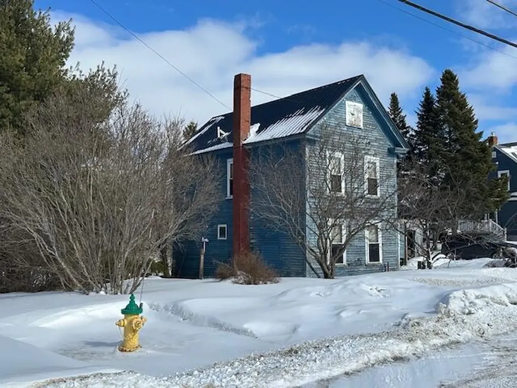 35 Fort Hill Street Fort Fairfield ME 04742