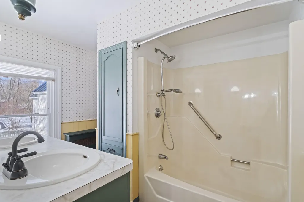 18 Maple Street Skowhegan ME 04976