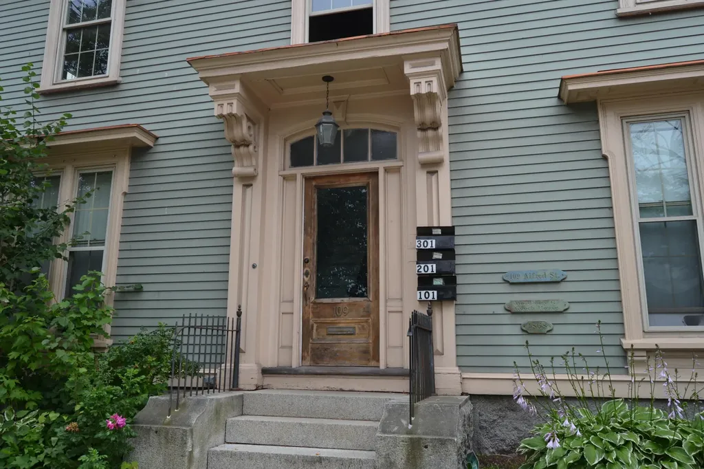 109 Alfred Street Biddeford ME 04005