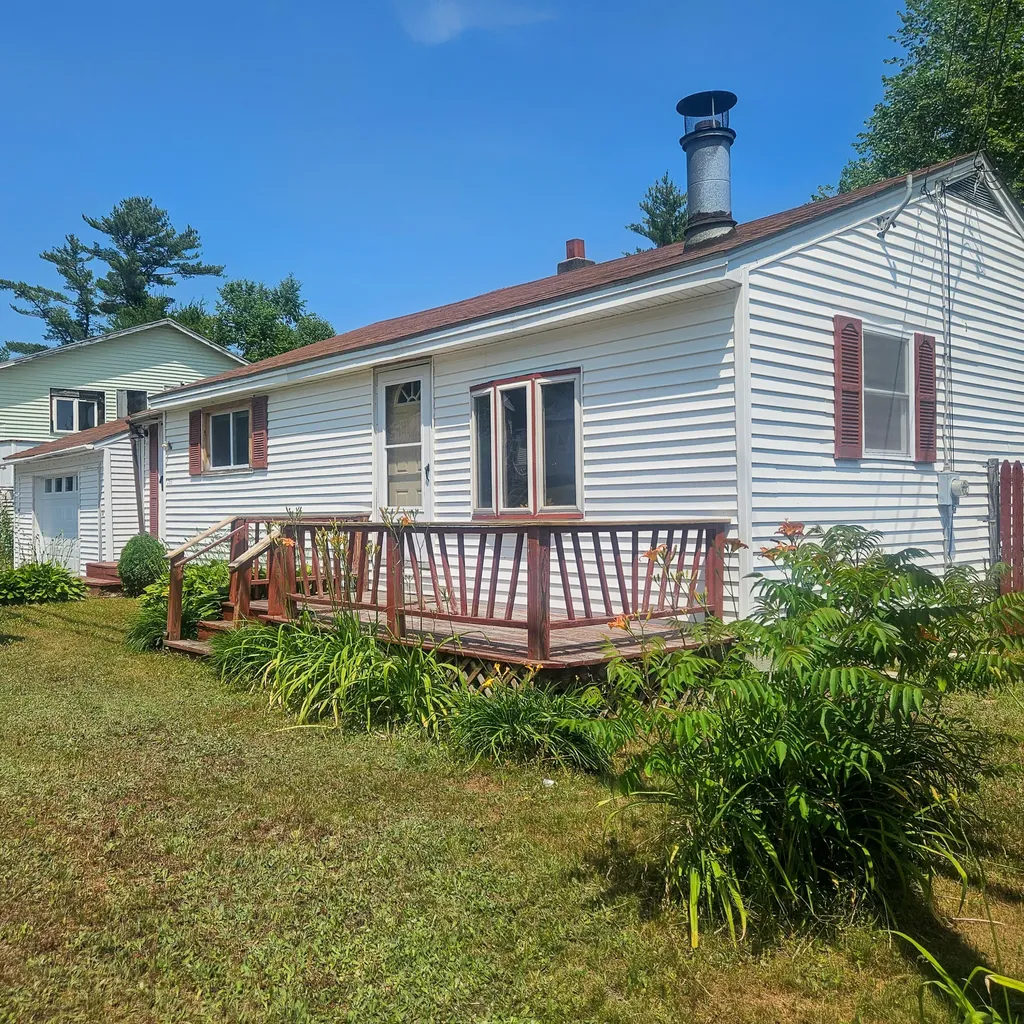 255 Bates Street Millinocket ME 04462