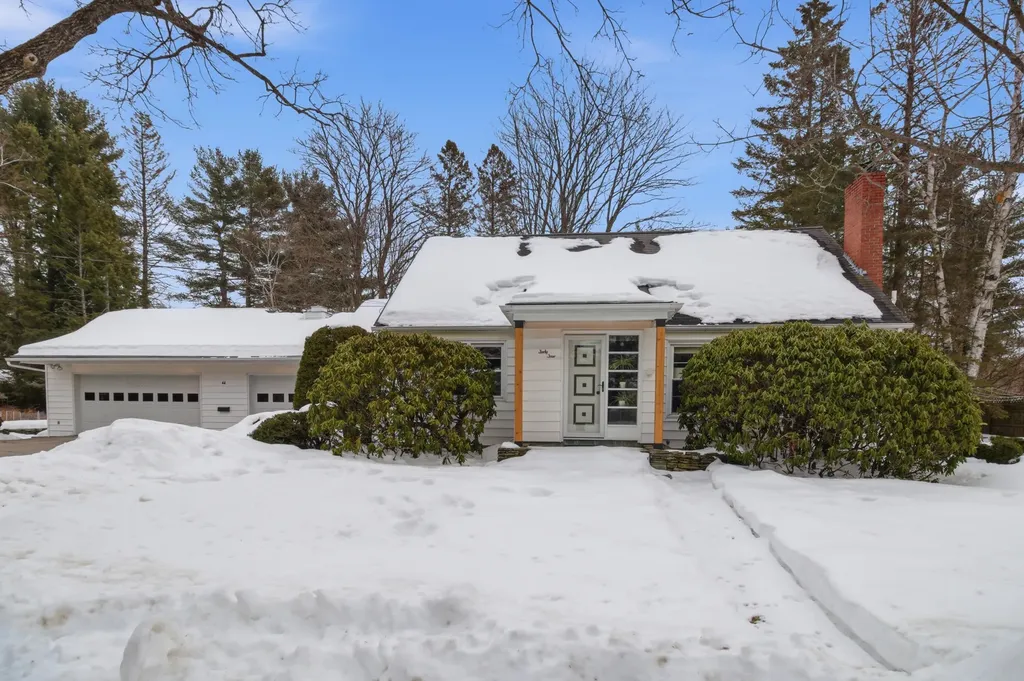 44 O'connell Street Lewiston ME 04240