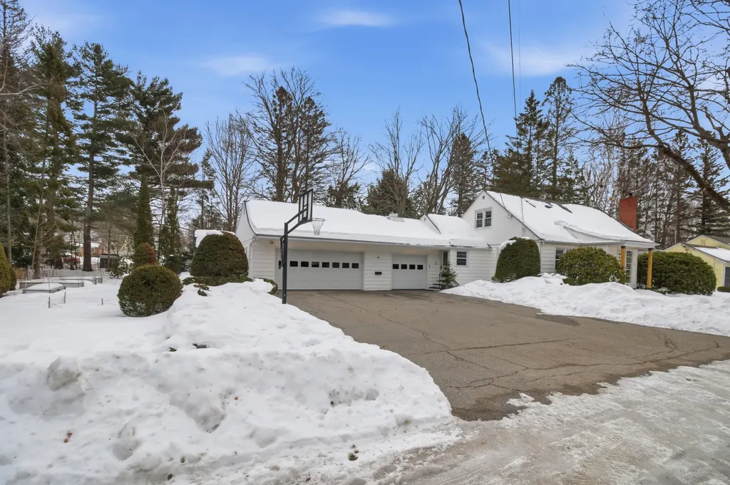 44 O'connell Street Lewiston ME 04240