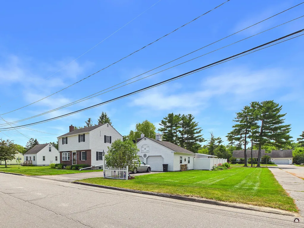 34 Windsor Avenue Augusta ME 04330