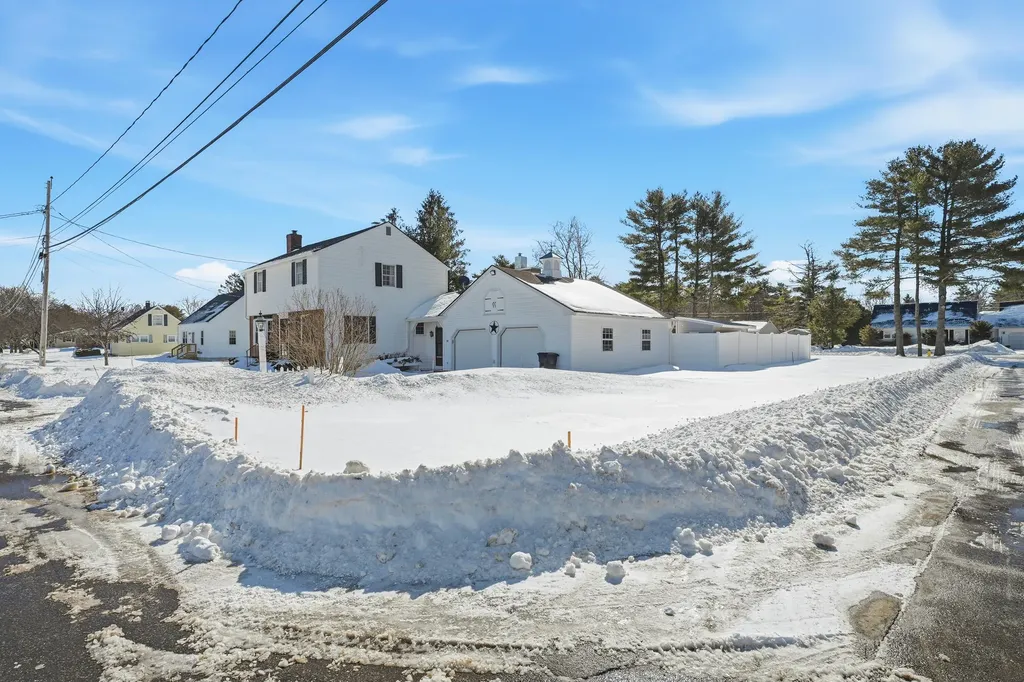 34 Windsor Avenue Augusta ME 04330