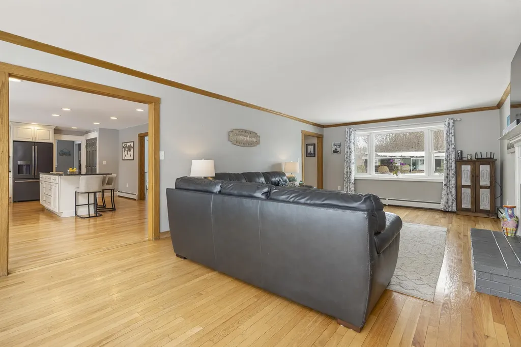 8 Rhonda Drive Scarborough ME 04074