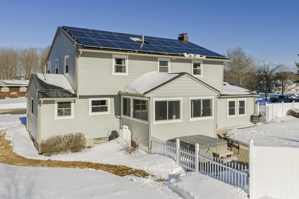 8 Rhonda Drive Scarborough ME 04074