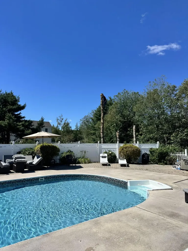 8 Rhonda Drive Scarborough ME 04074