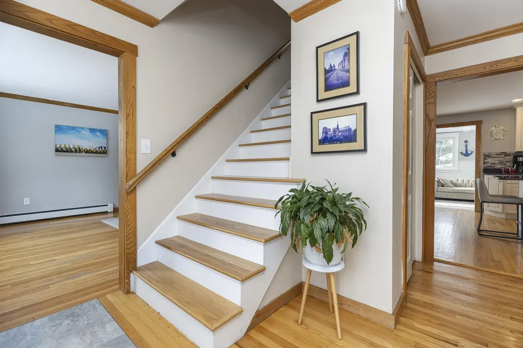 8 Rhonda Drive Scarborough ME 04074