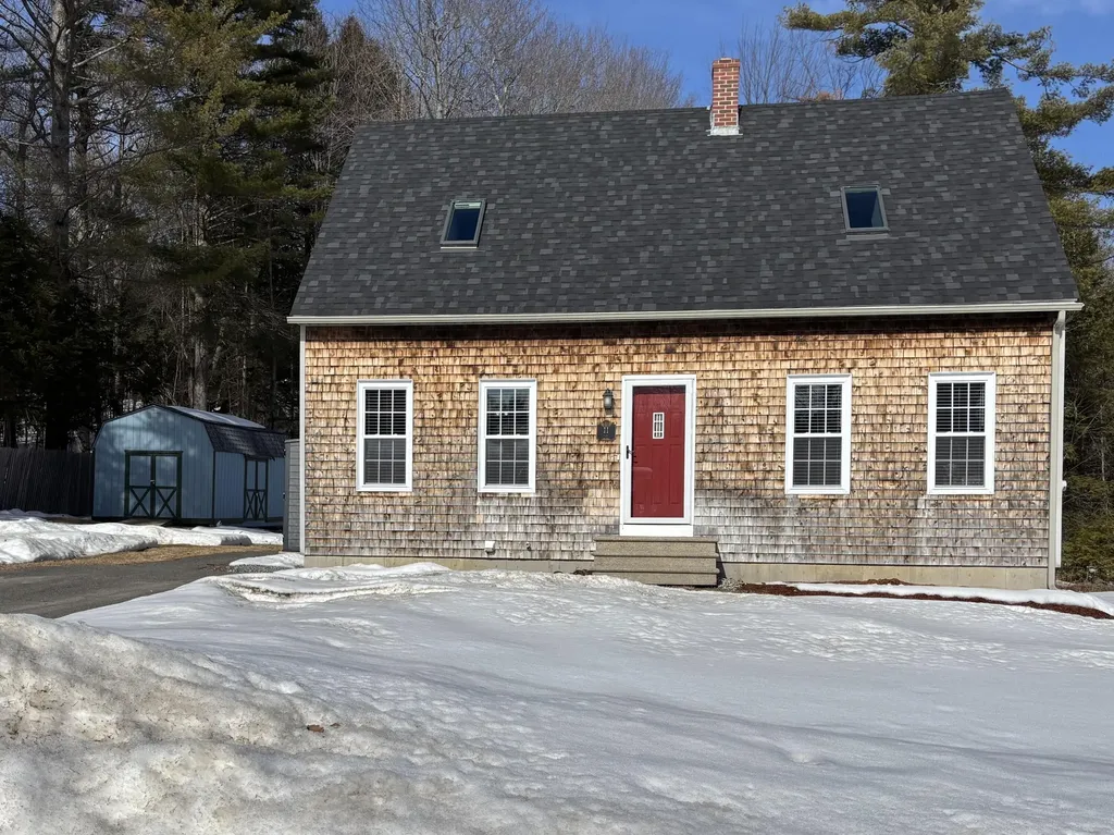 11 Pike Street Lisbon ME 04252