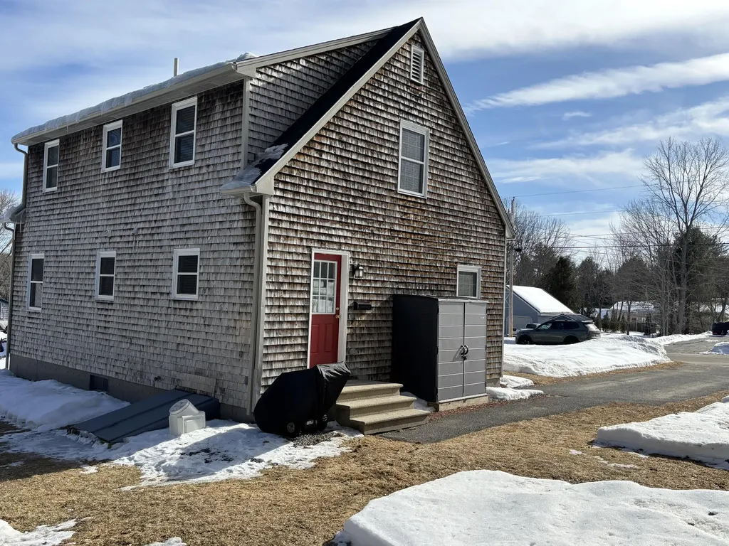11 Pike Street Lisbon ME 04252