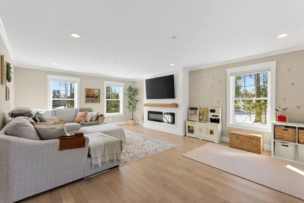 20 Revolution Drive Windham ME 04062