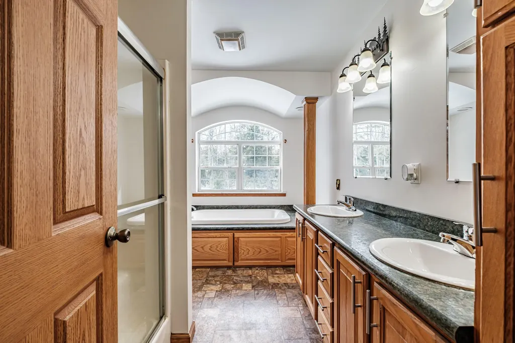 62 Townsend Way Topsham ME 04086