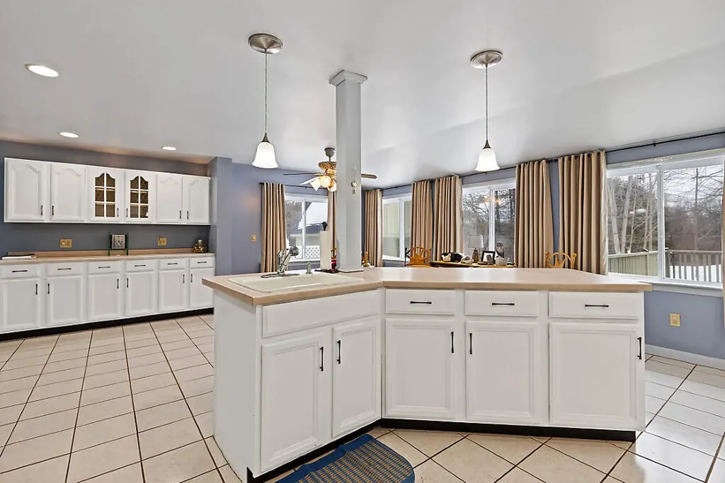 381 W River Road Augusta ME 04330