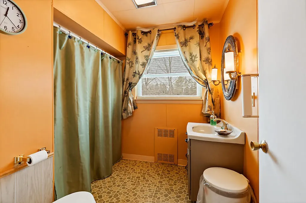 381 W River Road Augusta ME 04330