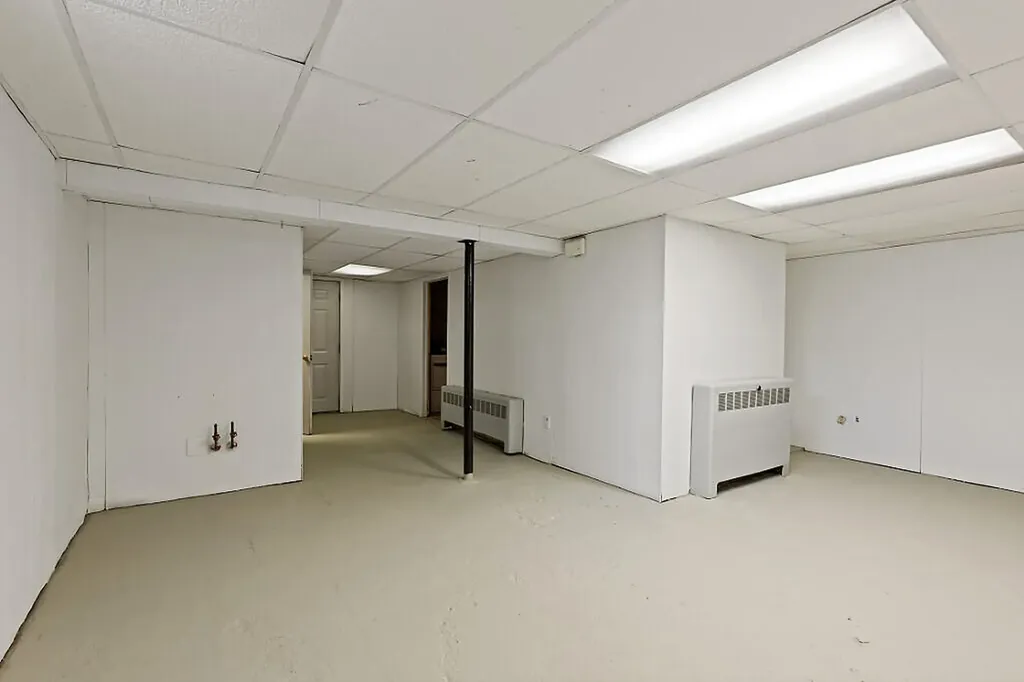 381 W River Road Augusta ME 04330