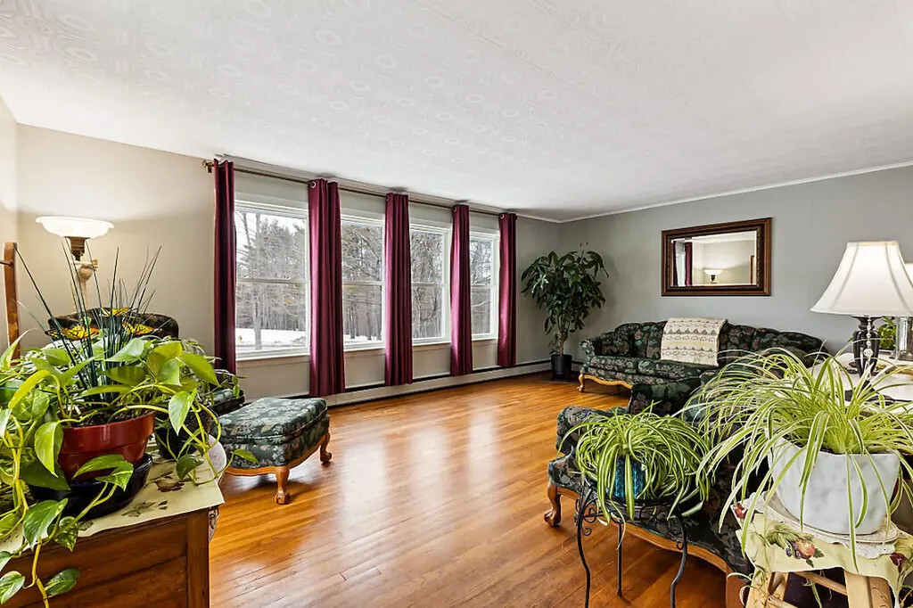 381 W River Road Augusta ME 04330