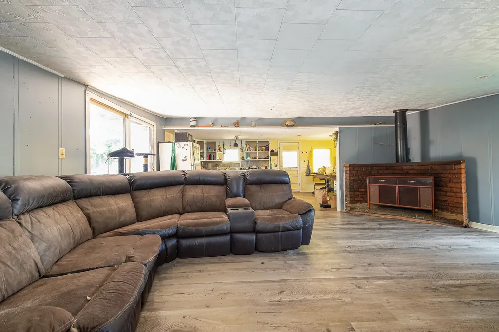 23 Osgood Avenue Mexico ME 04257