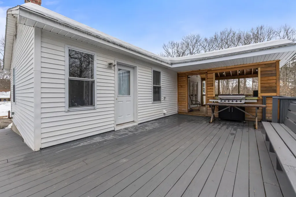 97 1st Street West Gardiner ME 04345