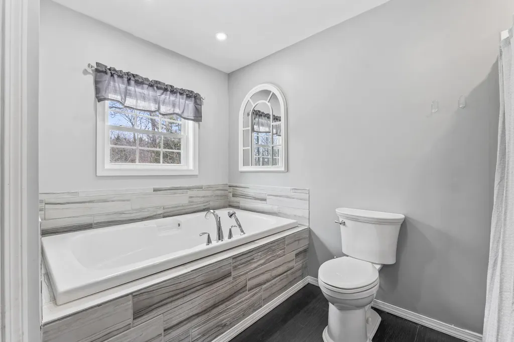 97 1st Street West Gardiner ME 04345
